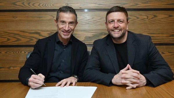 他的总监糊口始于2002年体育集锦