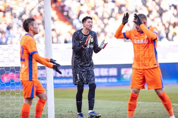 20岁的泰山门将于金永体育录像/图片