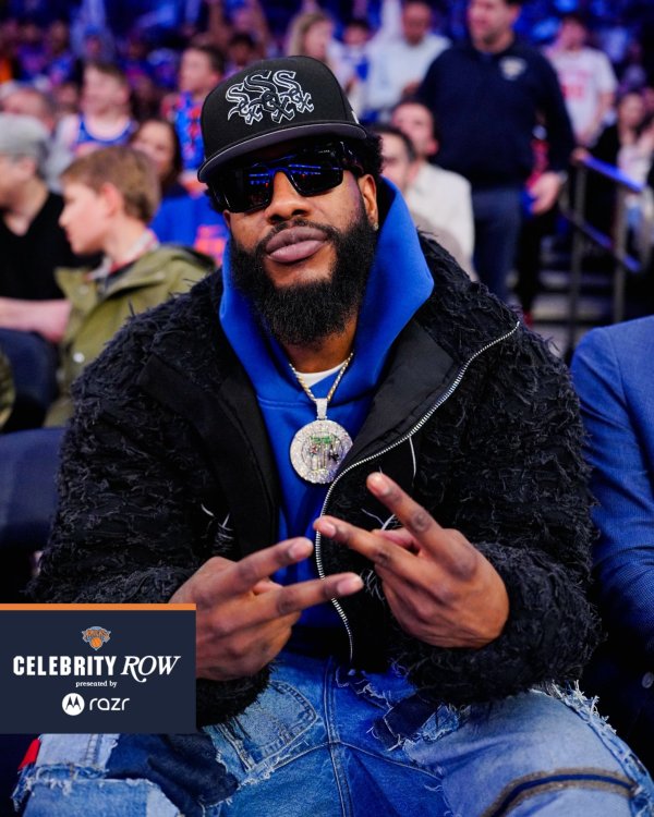 前NBA球员香波特来到麦迪逊广场花圃不雅战球王会体育信息