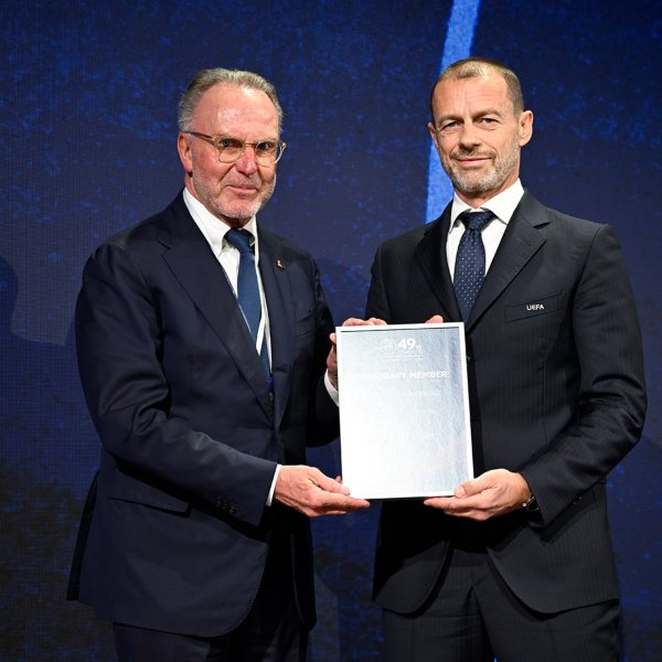 我要畸形感谢欧足联主席切费林和实行委员会体育赛事直播