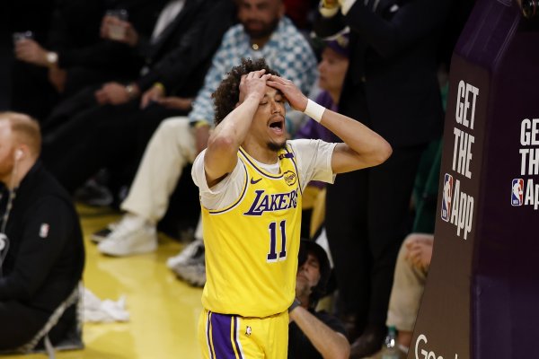 上半场海斯只打了4分21秒球王会体育信息