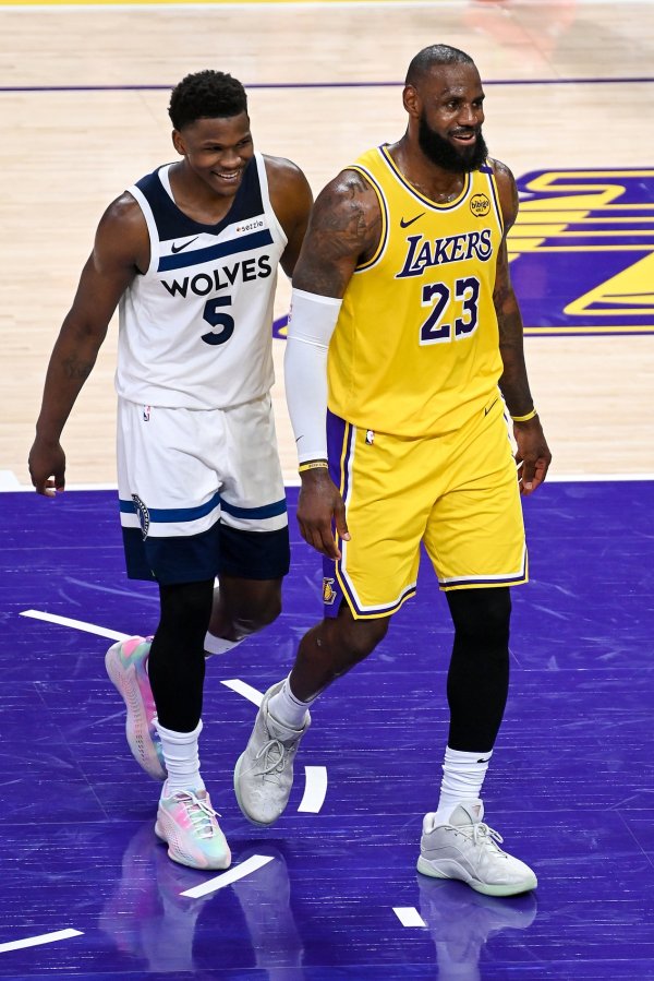 罚球7中5砍下19分4篮板4助攻体育录像/图片