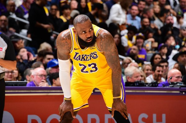 湖东谈主球星詹姆斯每每冲击内线造杀伤体育录像/图片