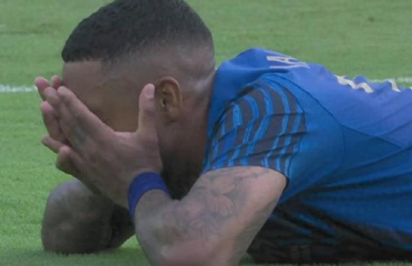 晃开驻防后射门竟擦着立柱飞了！场边小因扎吉脸齐黑了球王会体育信息