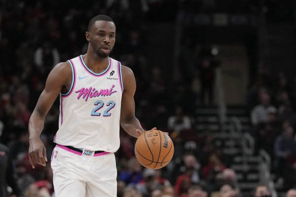 2026-27赛季的薪资为3020万好意思元体育录像/图片