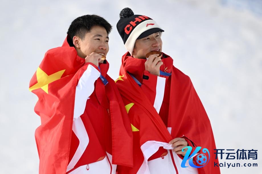 [图]解放式滑雪男人空中手艺 王心迪夺冠李天马摘铜体育集锦