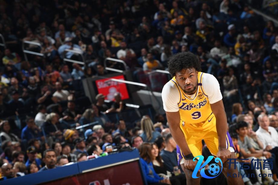 [图]布朗尼初度首发17分 湖东谈主惨败强者58分